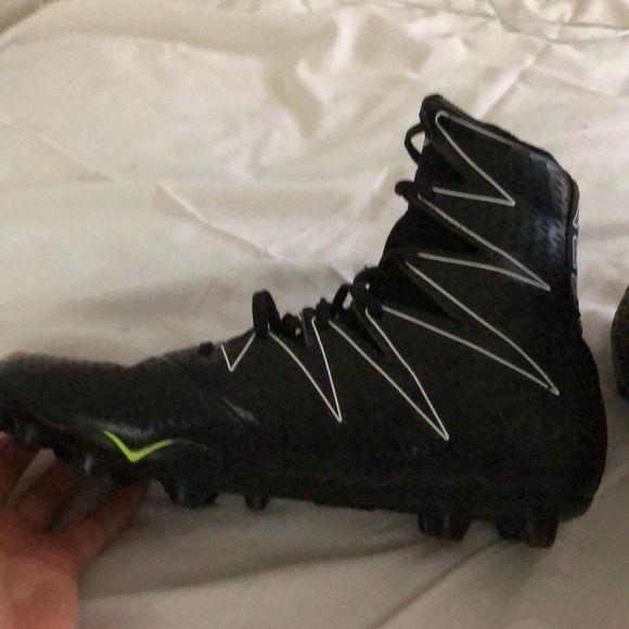 Under armour highlight football cleats - Picture 3 of 5